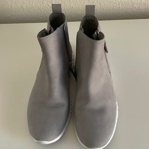 Cole Haan waterproof light weight Chelsea boots